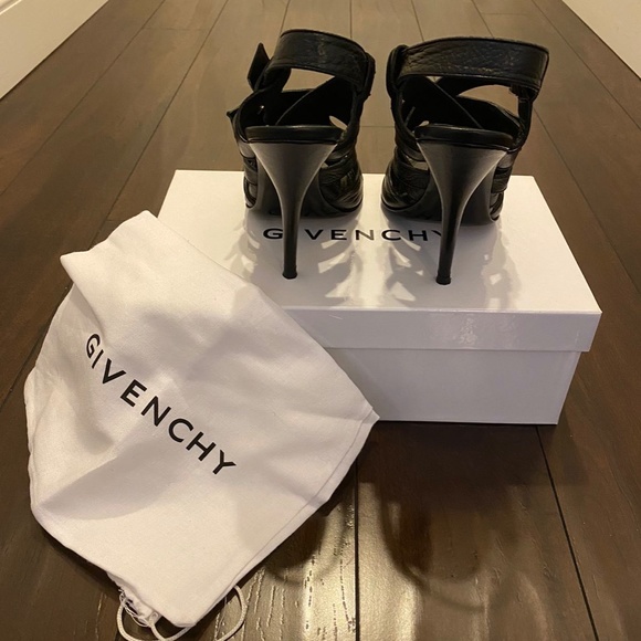 GIVENCHY STRAPPY LEATHER SANDALS - Picture 6 of 8